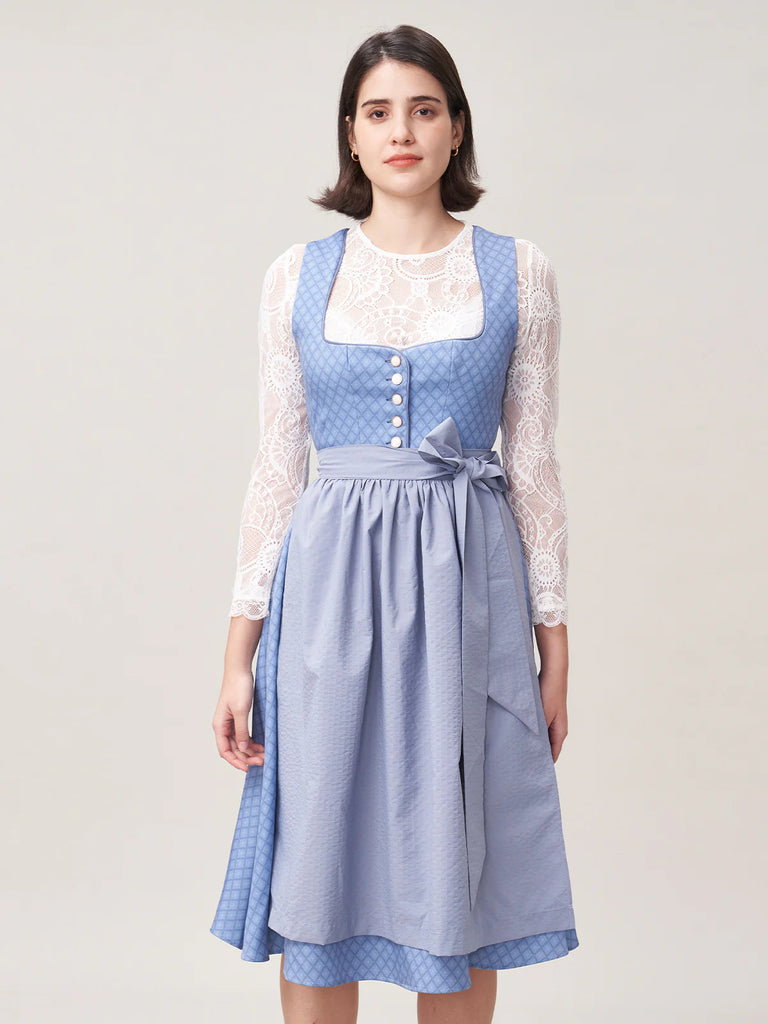 Die Magie der Trachtenmode: Dirndl in Samt Blau, Dirndl Amisu und Krüger Dirndl Edda