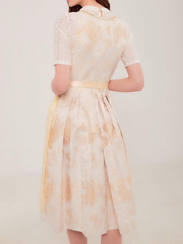 Dirndl Herzausschnitt, Dirndlbluse Halbarm und Dirndl Samt Braun: Die Eleganz der bayerischen Trachtenmode